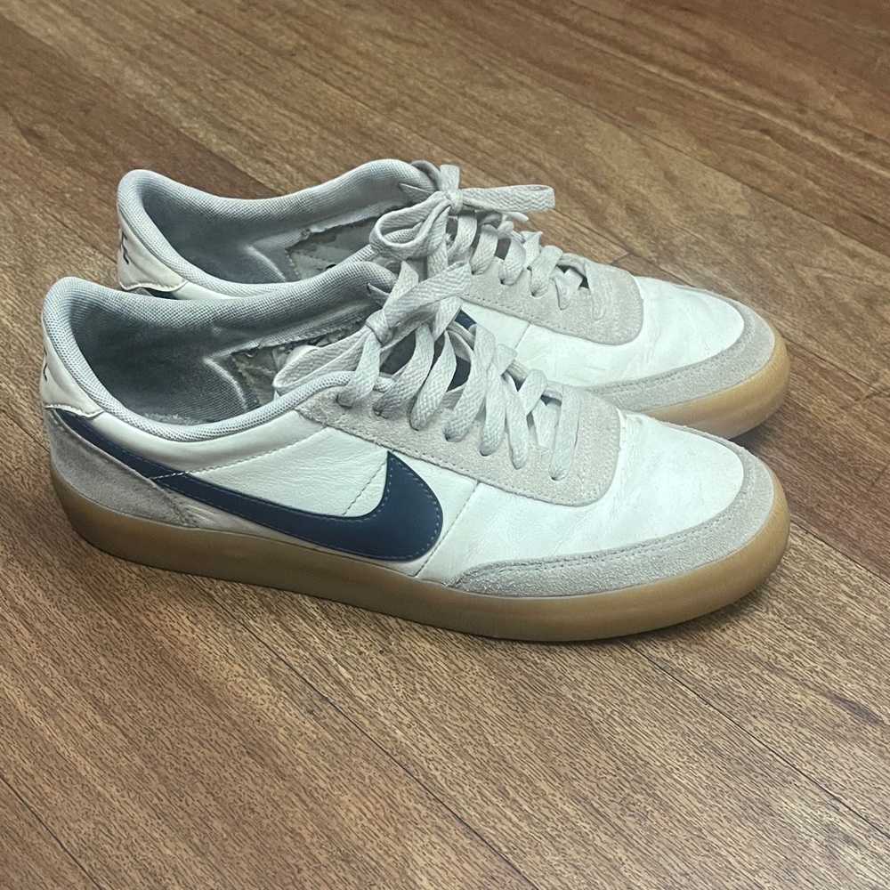 Nike White and Navy Sneakers with Gum Sole